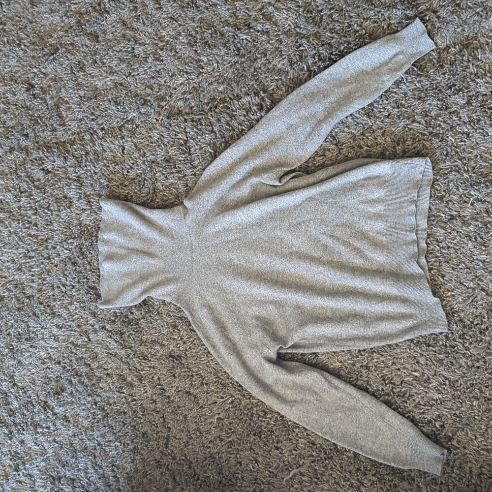 Gray cashmere turtleneck sweater made in Scotland